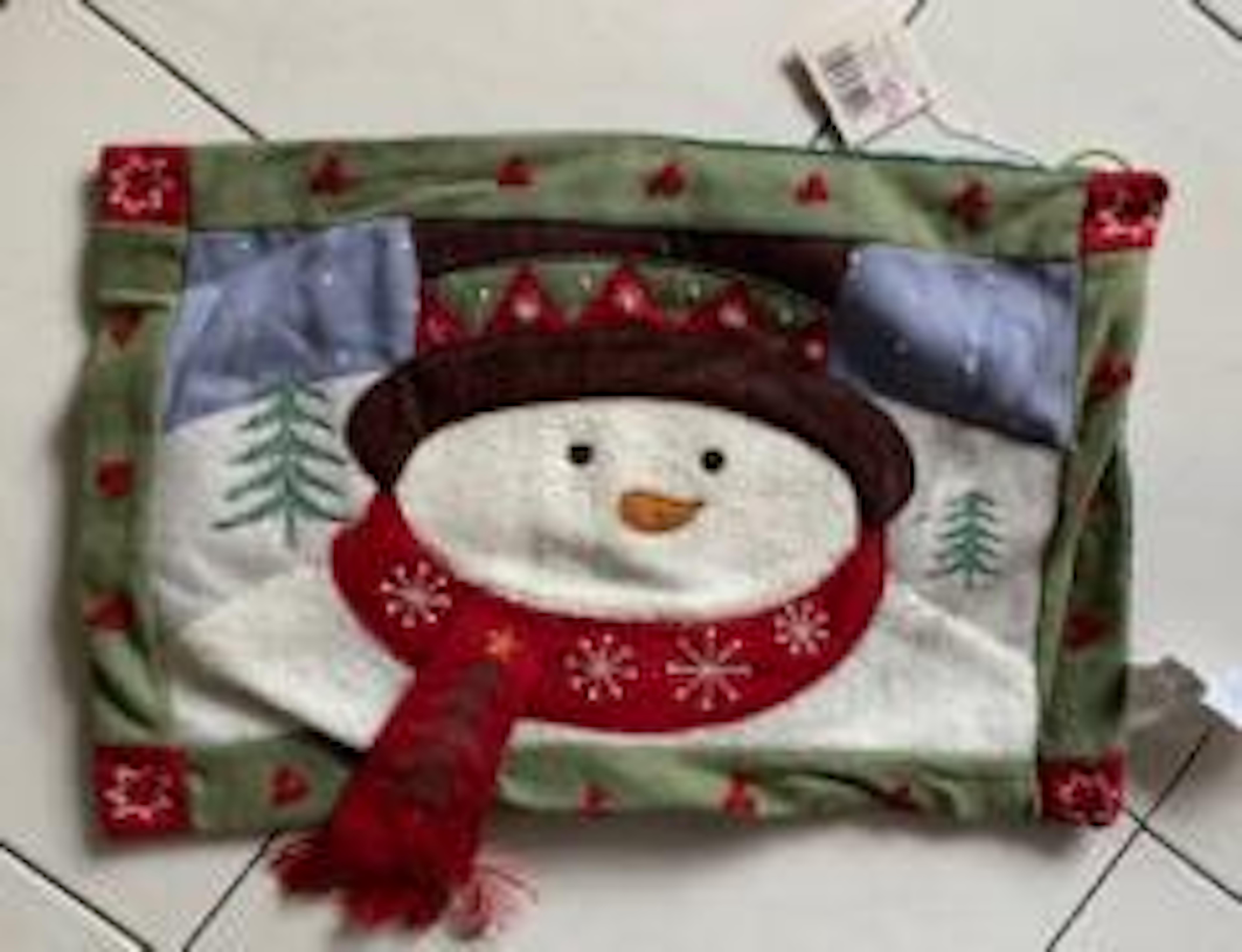 Holiday Traditions Centrepiece Mat